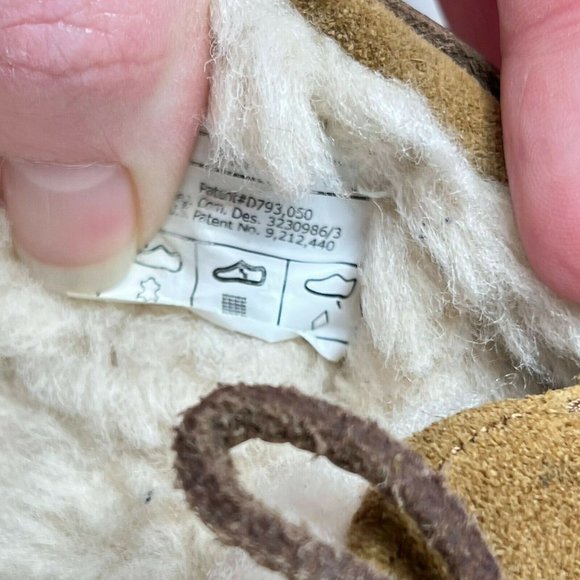 UGG Dakota Slip On Shearling Moccasin Chestnut Slippers Unisex Big Kids Size 3 - Picture 9 of 11